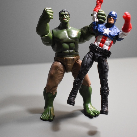 2011 hasbro Hulk And Captain America - Picture 2 of 6